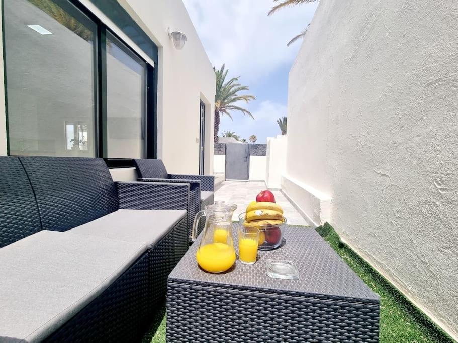 Pequeno Bungalow Firt Line Of The Sea Коста-Тегисе Экстерьер фото