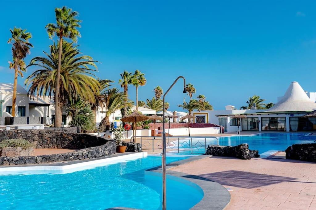 Pequeno Bungalow Firt Line Of The Sea Коста-Тегисе Экстерьер фото