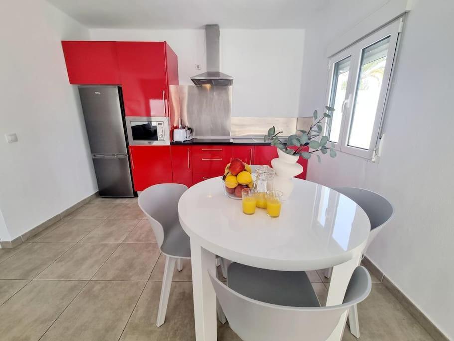 Pequeno Bungalow Firt Line Of The Sea Коста-Тегисе Экстерьер фото