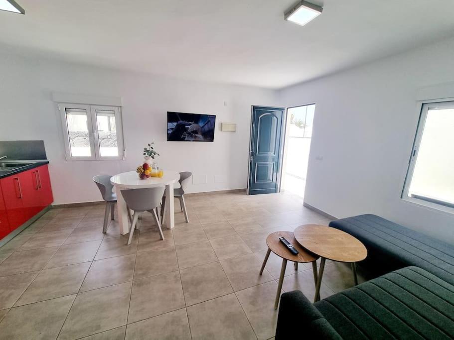 Pequeno Bungalow Firt Line Of The Sea Коста-Тегисе Экстерьер фото